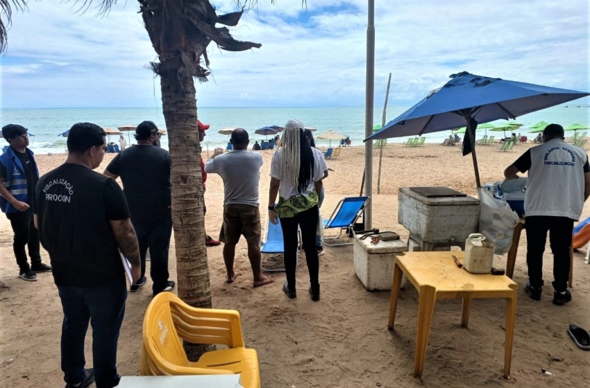 Vigilância Sanitária de Maceió realiza fiscalização educativa na orla marítima