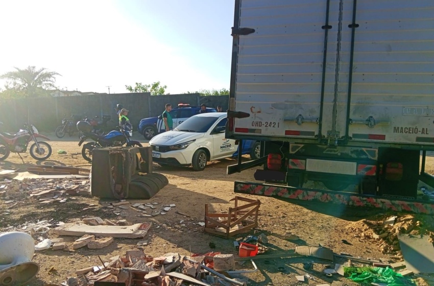 Operação Cidade Limpa apreende caminhão que fazia descarte irregular na Chã Nova