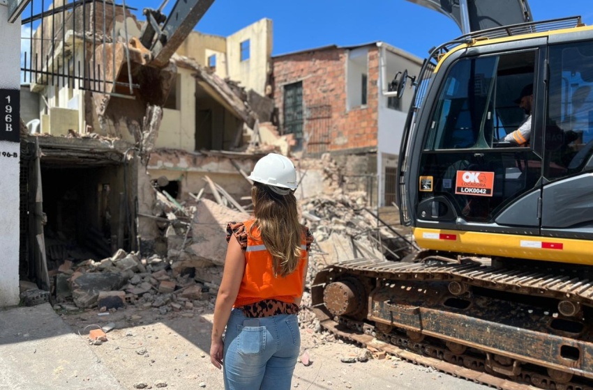 Imóvel de dois pavimentos é demolido na Levada por risco de colapso