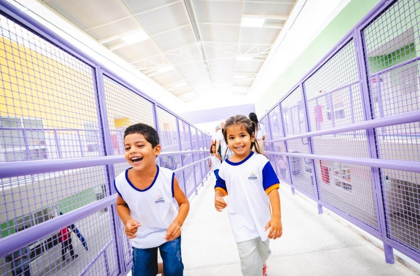“Um suporte muito grande pra gente”: comunidade escolar celebra novo Gigantinho Bilíngue
