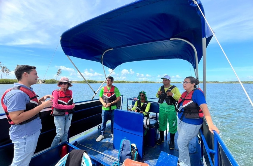 Autarquia de Limpeza Urbana apresenta Ecoboats para presidente do Crea-AL