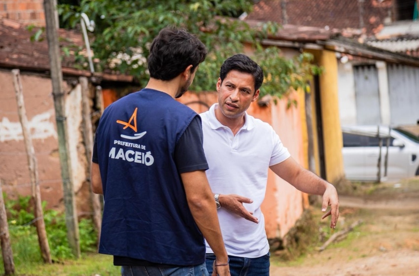 Prefeito Rodrigo Cunha vistoria obras na Grota da Alegria e destaca construção de Parque Linear