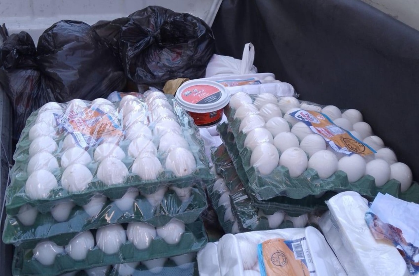 Vigilância Sanitária apreende 100 kg de produtos impróprios para consumo em estabelecimento na Ponta Verde