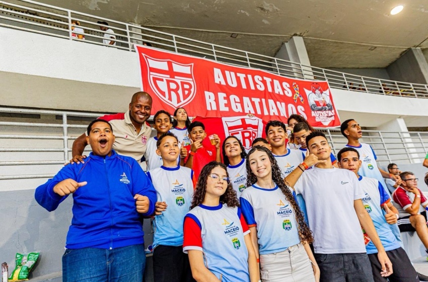 Estudantes acompanham partida no Rei Pelé entre CRB e Ponte Preta