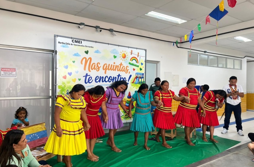 Famílias da etnia Warao levam danças e tradições indígenas para comunidade escolar