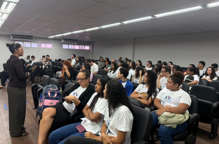 Estudantes vivenciam experiência no Tribunal do Júri