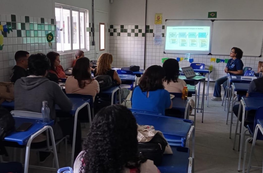 Saúde realiza ação preventiva sobre vape e tabagismo em escola municipal