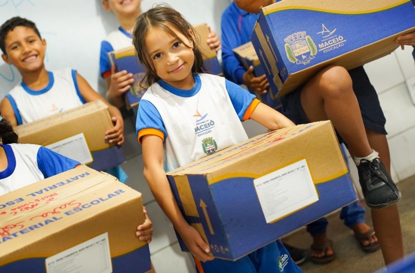 Educação distribui  6.932 kits escolares, materiais pedagógicos e equipamentos