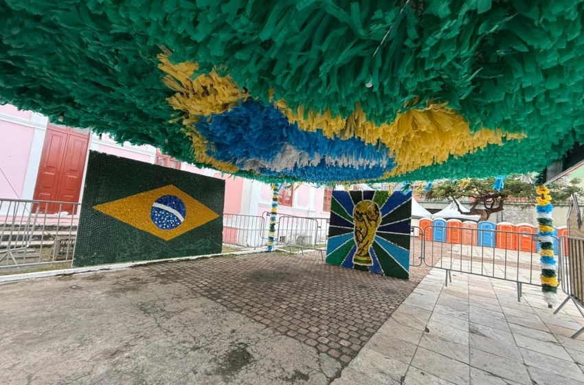 Alurb transforma mais de 50 mil tampinhas em painéis da Seleção Brasileira e do sonho do hexa no São João Massayó