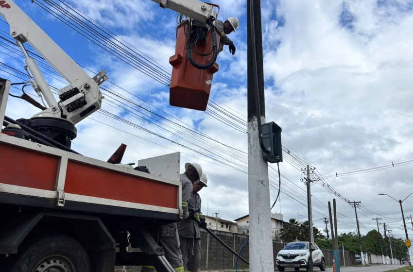 Ilumina instala novos comandos e garante fucionamento da rede de iluminação na Av. Galba Novaes de Castro