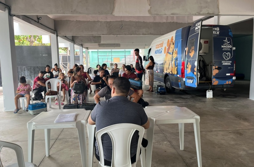 Castramóvel promove castrações de animais comunitários em Guaxuma