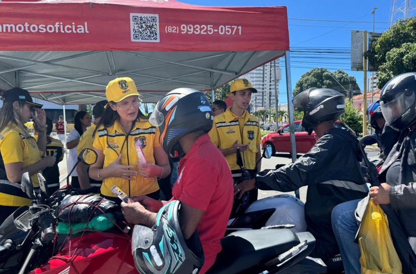 Campanha Parada Legal reforça práticas de segurança viária para motociclistas no Farol