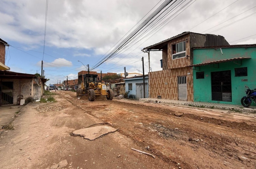 Prefeitura amplia frentes de pavimentação na parte alta de Maceió