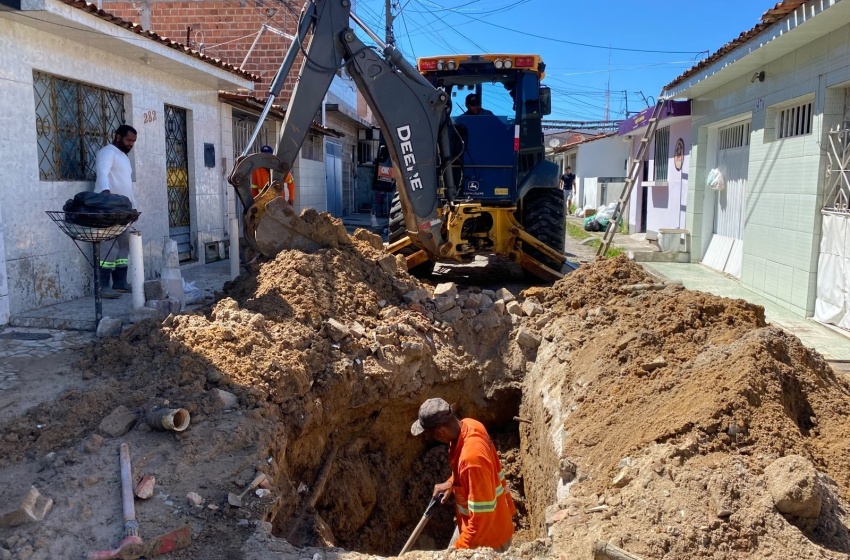 Seminfra substitui tubulação e recupera rede de drenagem no Jacintinho