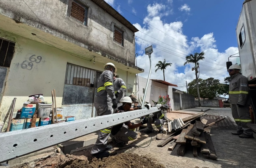 Prefeitura expande rede de iluminação com instalação de dois novos postes na Santa Lúcia