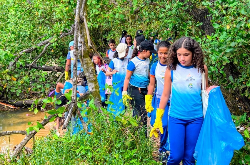 Estudantes da rede municipal aprendem sobre preservação em ação no manguezal