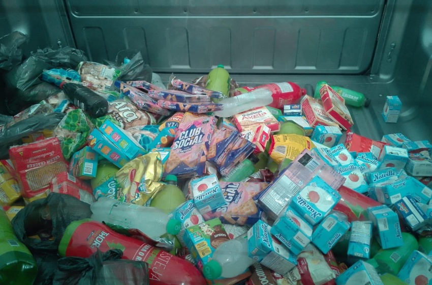 Vigilância Sanitária apreende 300 kg de alimentos estragados na Levada