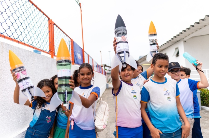 Estudantes da rede municipal lançam foguetes em atividade de Ciências e Astronomia do Tempo Integral