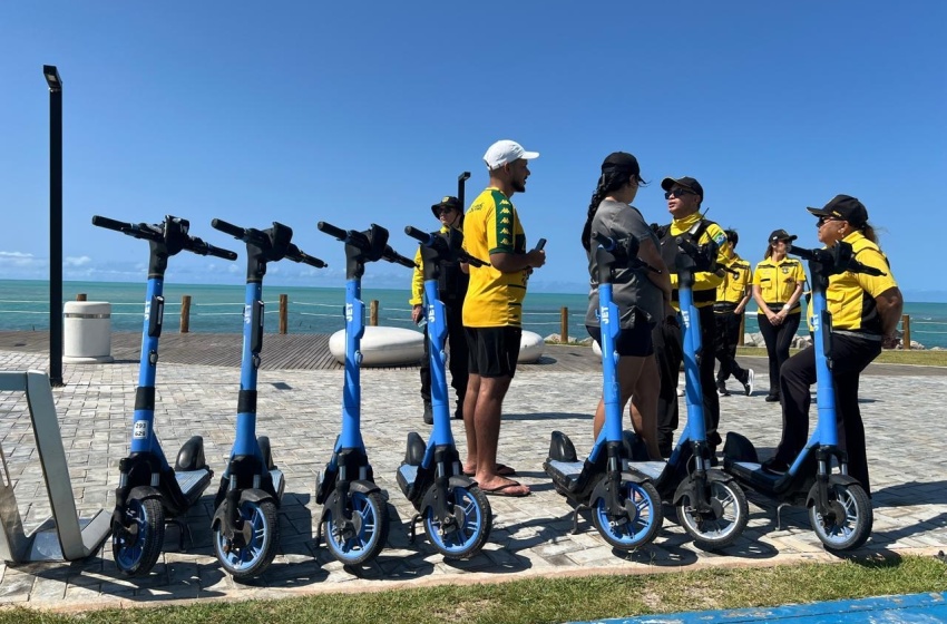 Segurança viária é tema de ação educativa com usuários de patinetes e bicicletas elétricas