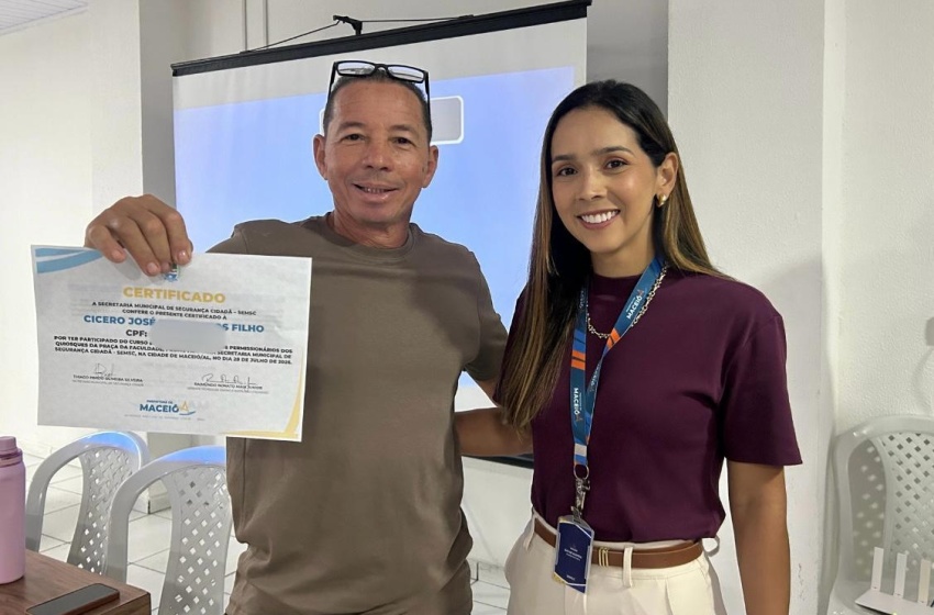 Permissionários da Praça da Faculdade recebem boxes e certificados do Curso de Boas Práticas