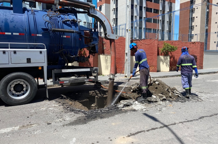 Infraestrutura desobstrui 100 metros de galeria e reforça rede drenagem na Cruz das Almas