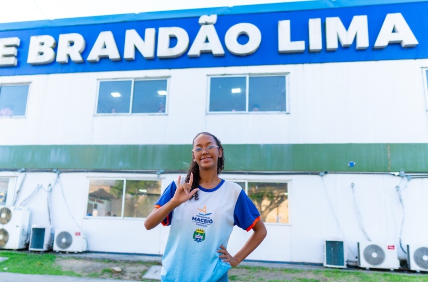 Educação bilíngue de pessoas surdas transforma rotina e aproxima estudantes em Maceió