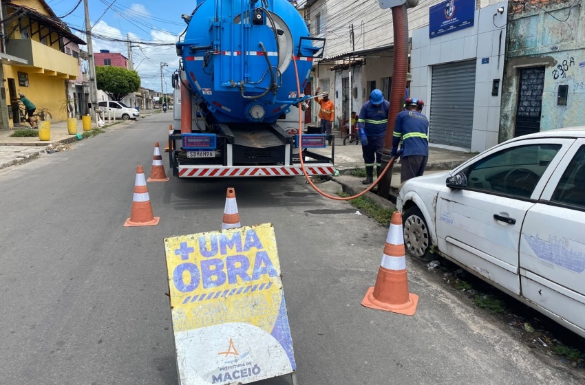 Seminfra reforça drenagem com limpeza de 130 metros de galeria na Ponta Grossa
