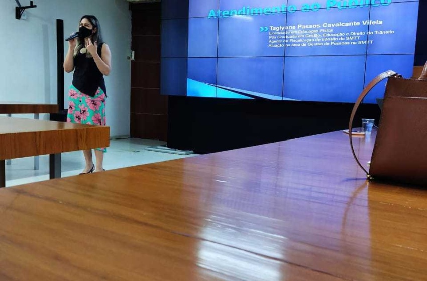 Servidores da SMTT recebem capacitação para atender ao público com necessidades especiais