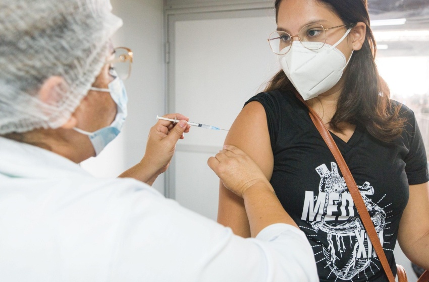 Maceió já vacinou 74,5% da população contra a Covid-19; segunda dose passa de 30%