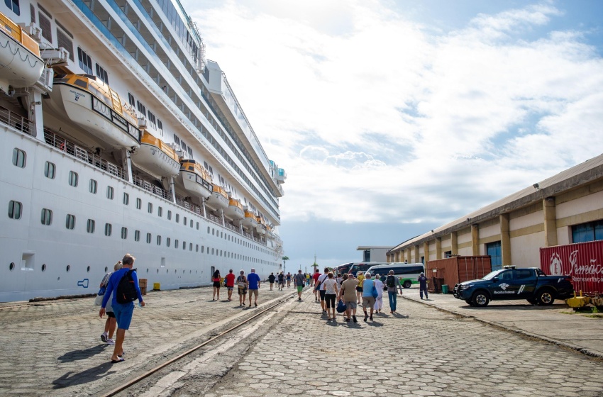 Com 1,6 mil turistas, Costa Favolosa abre temporada de cruzeiros em Maceió