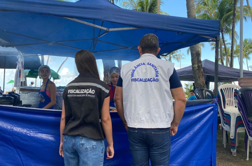 Ação educativa orienta comerciantes da Rua Aberta na orla de Maceió