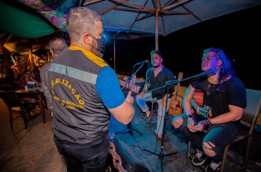 Blitz da Prefeitura fiscaliza cumprimento de decreto que liberou música ao vivo em bares
