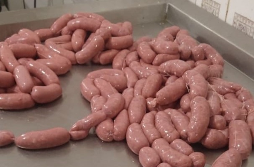 Vigilância apreende uma tonelada de linguiça em fábrica da parte baixa de Maceió