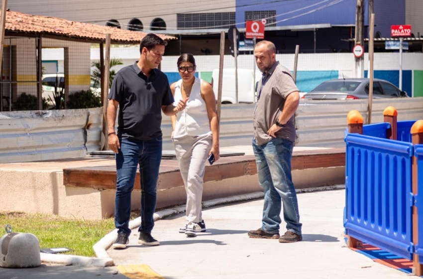 Vice-prefeito e titular da Seminfra visita fase final de revitalização de praça no Santo Eduardo