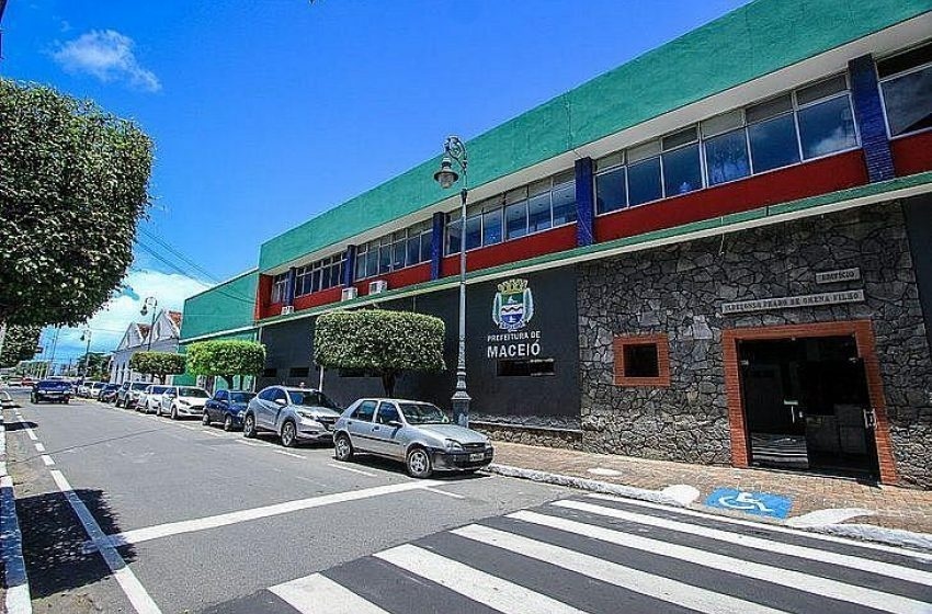Prefeitura de Maceió paga salários de servidores nesta sexta (29)