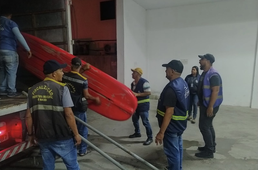 Operação Praia Limpa apreende equipamentos deixados na orla marítima de Maceió