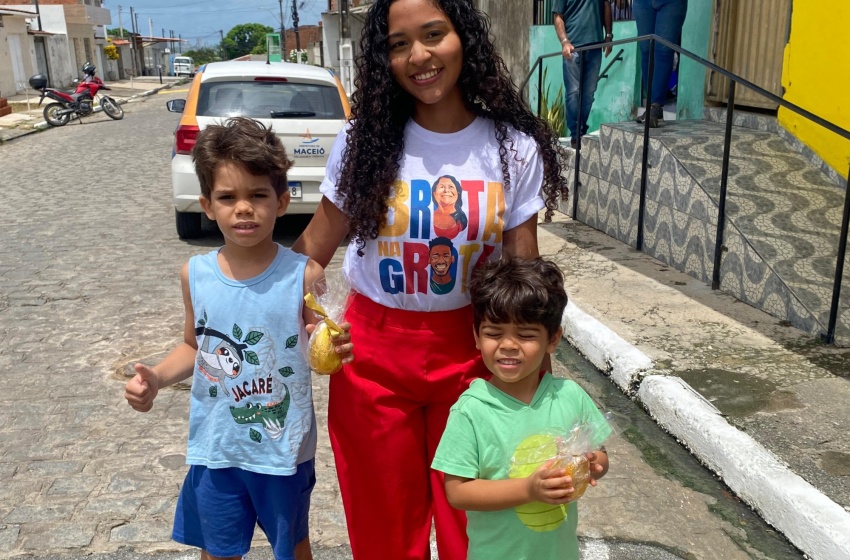 Brota na Grota distribui ovos de chocolate a crianças atendidas pelo programa