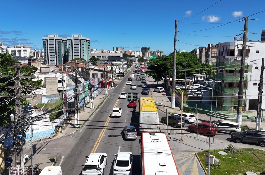 Avenida Gustavo Paiva ganha faixa reversível durante horários de pico da tarde e da noite