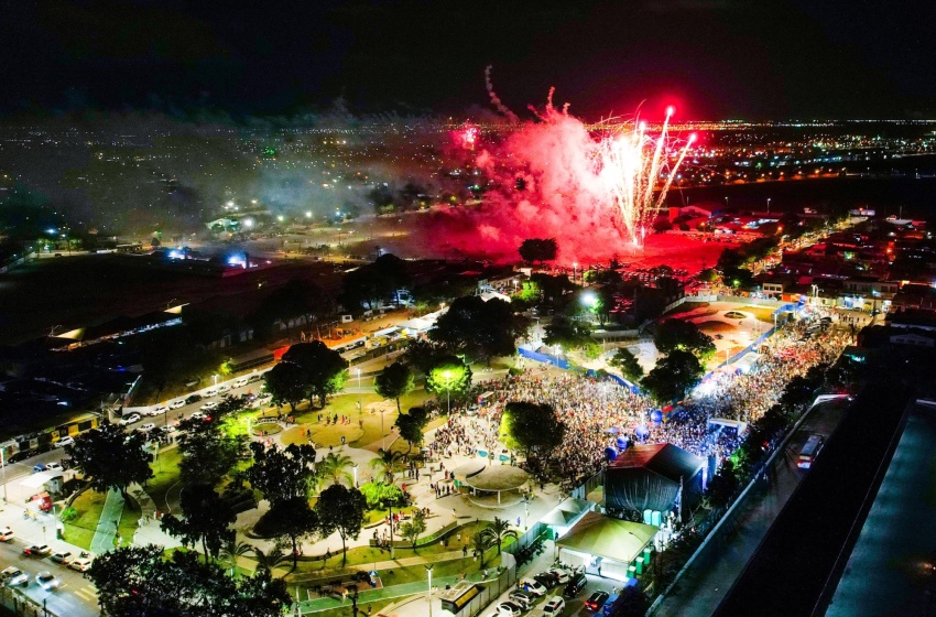 Réveillon de Todos Nós reúne multidão e celebra a virada do ano em Maceió