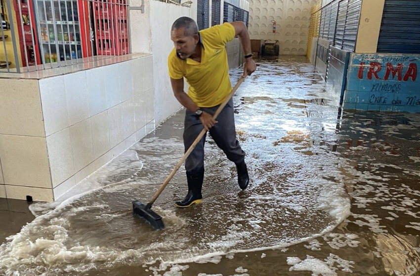 Prefeitura realiza mutirão de limpeza no mercado e feira do Benedito Bentes