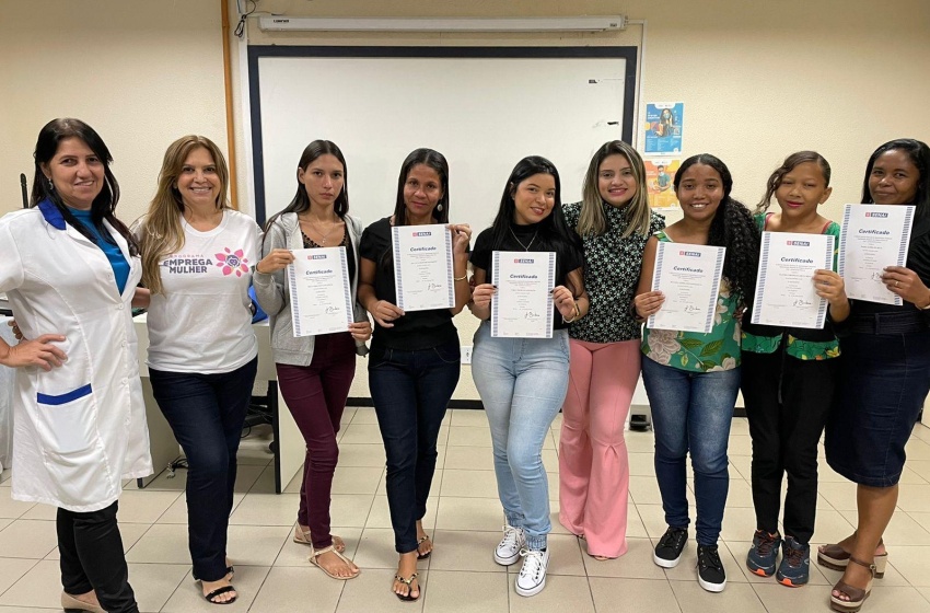 Atendidas pelo Programa Emprega Mulher concluem curso de almoxarifado no Senai
