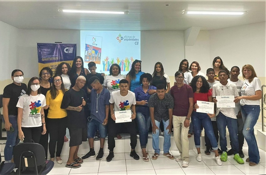 Jovem atendida pela Semas consegue emprego após cursos em parceria com o CIEE