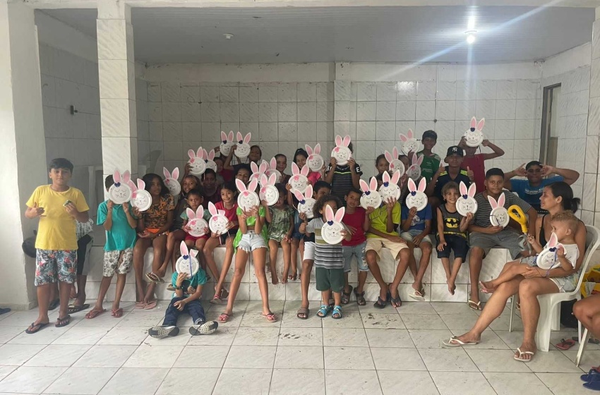 Prefeitura de Maceió realiza oficina de Páscoa com materiais recicláveis em Cruz das Almas