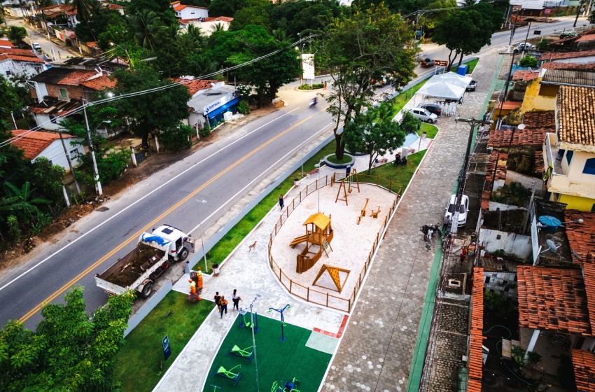 Prefeitura inaugura praça Desembargador José Fernando Lima Souza em Ipioca