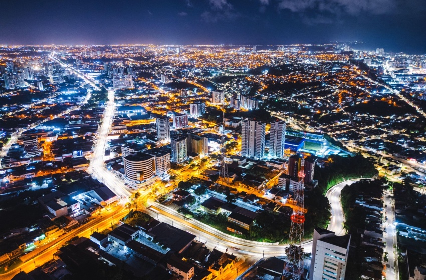 Iluminação em LED em Maceió saltou de 13 mil para 45 mil na atual gestão