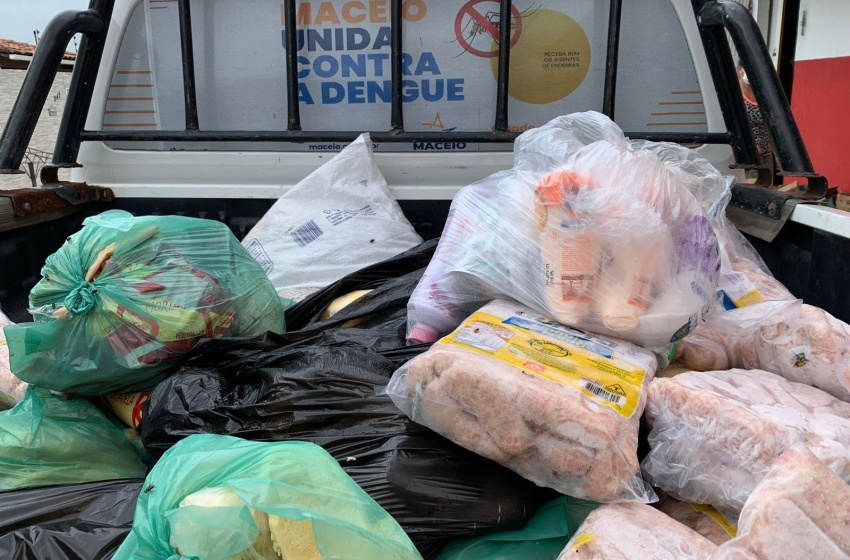 Vigilância Sanitária apreende 1.100 kg de alimentos impróprios na parte alta de Maceió
