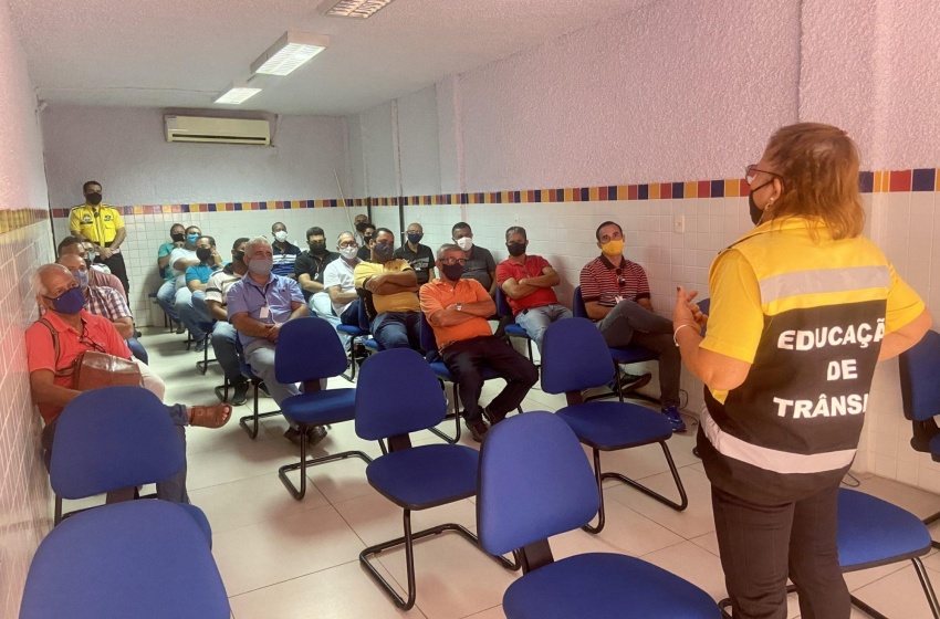 Assistência Social e SMTT promovem capacitação de motoristas