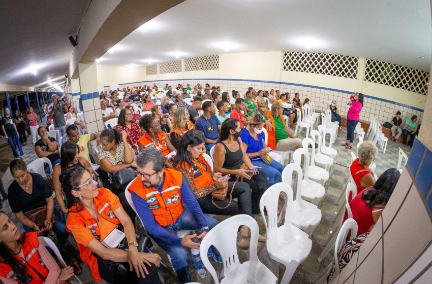 Prefeitura participa de escuta pública com moradores dos Flexais e discute reurbanização do local