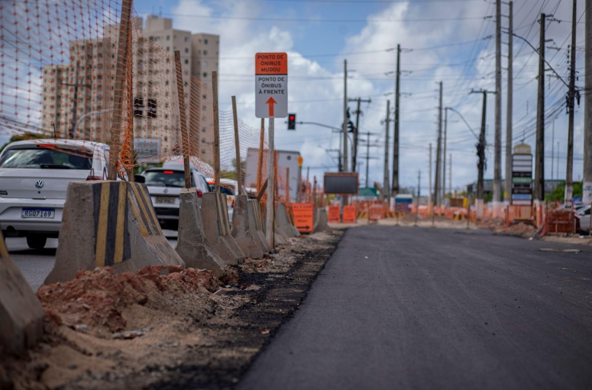 Mais dois trechos da Avenida Menino Marcelo começam a receber pavimentação