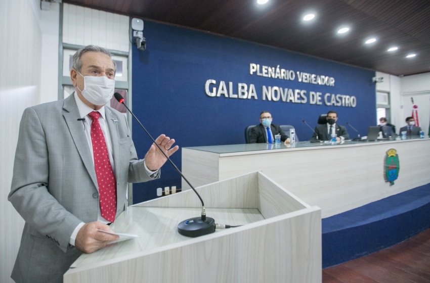 Prefeito em exercício Ronaldo Lessa discursa na Câmara e defende diálogo e respeito entre poderes